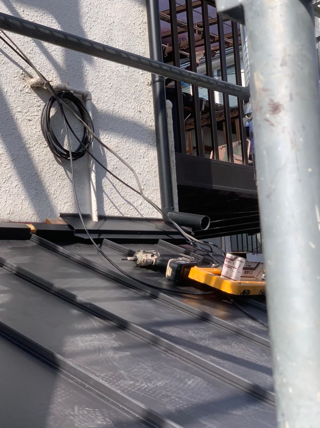 サッシ周りの雨押え板金